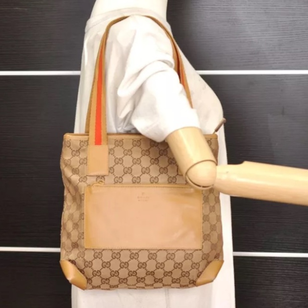 Gucci Vintage Monogram Shoulderbag in EUC